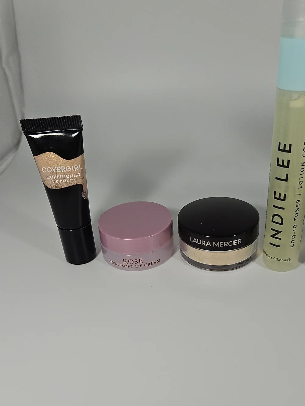 Beauty Lot (6 DELUXE SAMPLE-SIZES + 1 MYSTERY FREE FULL-SIZE)
